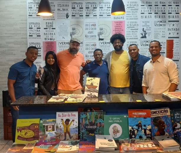 Autores e mestres do Degredo no lançamento dos livros na Livraria Muvuca, em Paraty/RJ
