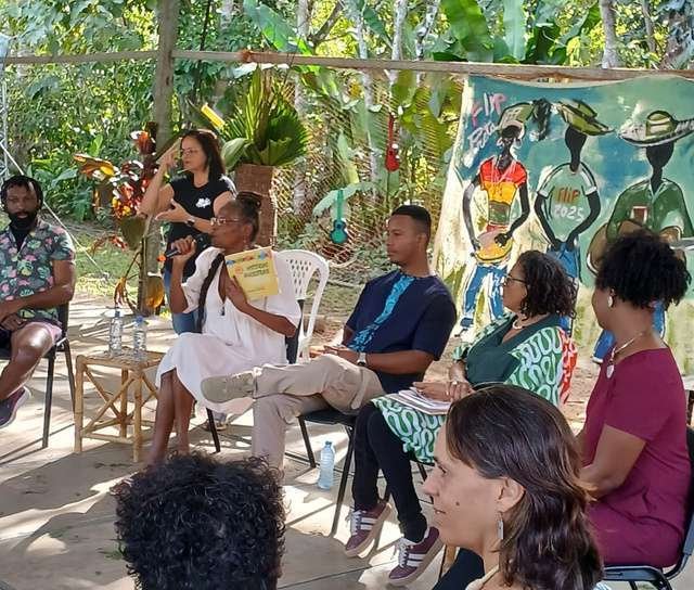 Público acompanhando a roda de conversa da FLIP Preta