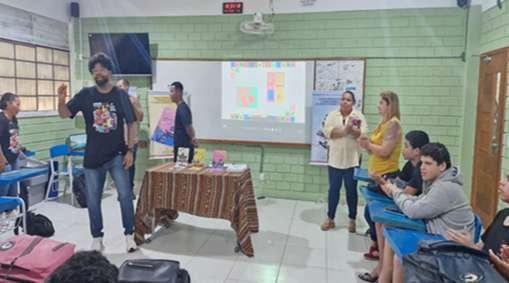 Roda de conversa com estudantes em escola de Linhares